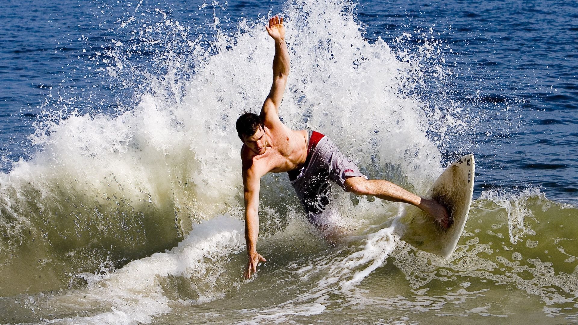 “胜利的喜悦”——夺冠车手的激情瞬间全集，胜利冠军歌曲